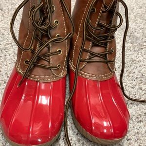 Beautiful like NEW duck boots.